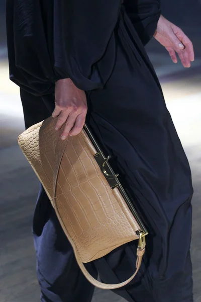 Look 32